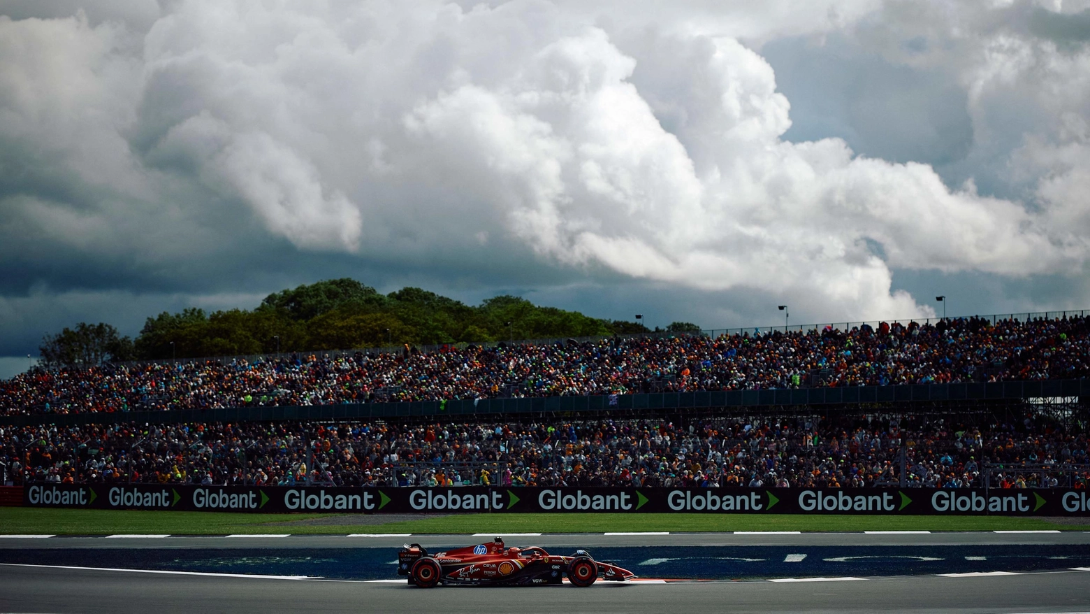Le Mercedes hanno colonizzato la prima fila al via del Gran Premio, ma dovranno vedersela con il miglior passo gara di McLaren e Red Bull. Ferrari dispersa