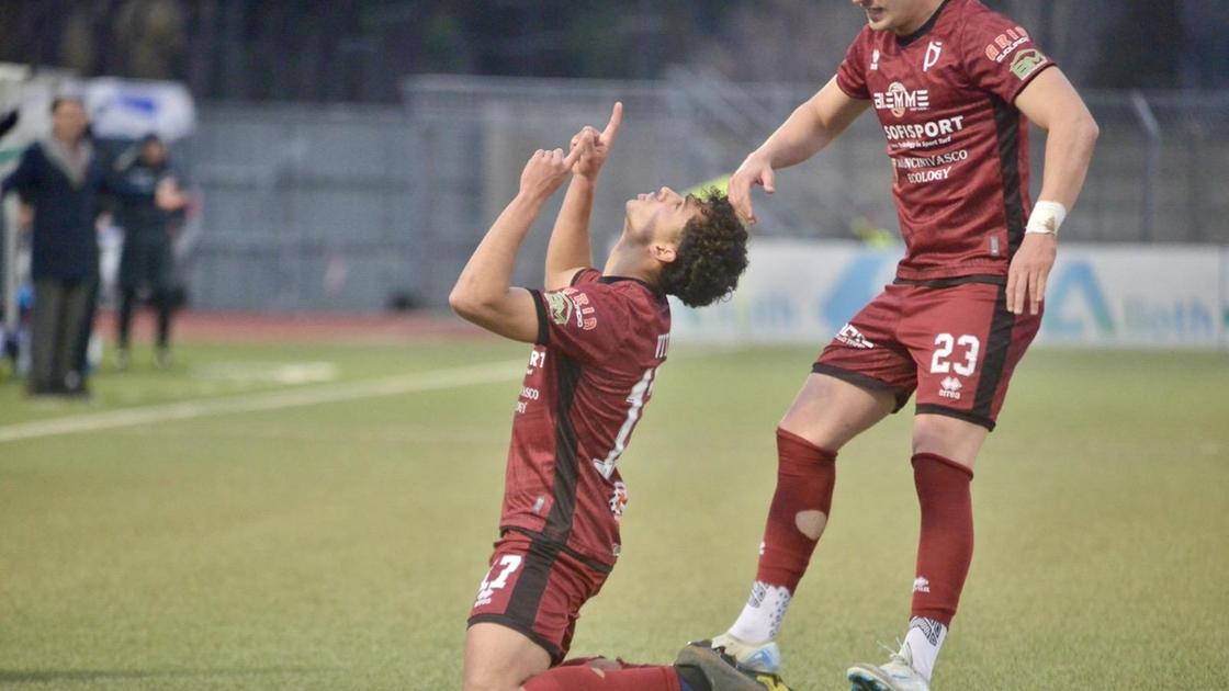 https://sport.quotidiano.net/image-service/view/acePublic/alias/contentid/ZmM4NjVkYTktNDI0OS00/0/pontedera-una-finestra-quasi-sui-play-off-dobbiamo-pensare-a-una-partita-per-volta.jpeg?f=16:9&w=1200&h=630