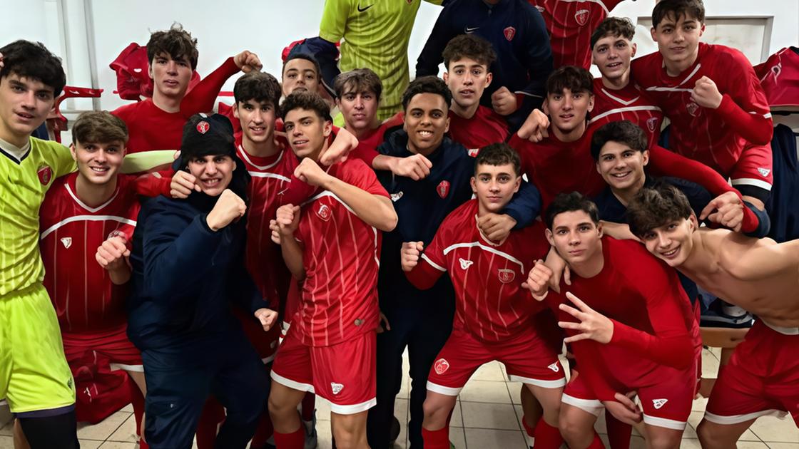 https://sport.quotidiano.net/image-service/view/acePublic/alias/contentid/ZmQ1OTE1ZTItMjQwNS00/0/che-blitz-per-under-17-e-under-15-successi-in-casa-del-latina.jpeg?f=16:9&w=1200&h=630