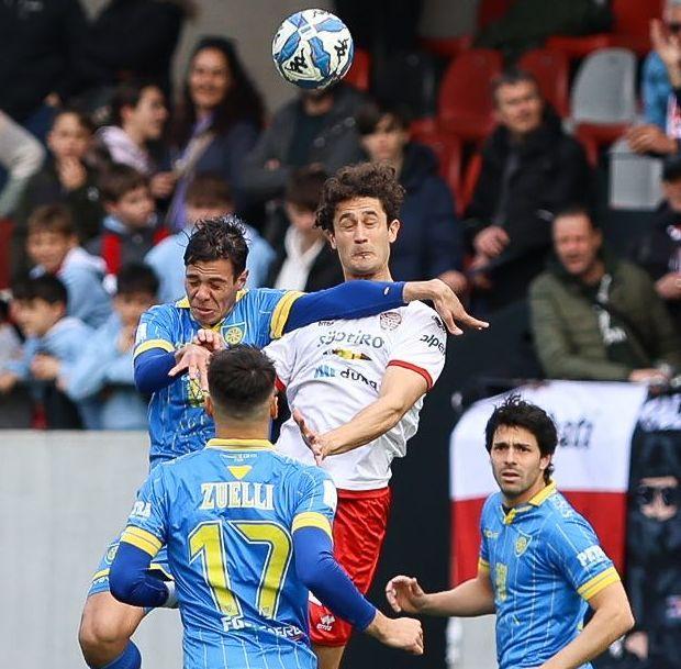 https://sport.quotidiano.net/image-service/view/acePublic/alias/contentid/ZmZjN2U5MGUtMjdkMC00/0/spezia-in-difesa-obiettivo-su-fontanarosa.jpeg